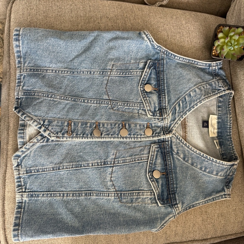 Universal Thread Blue Denim Vest